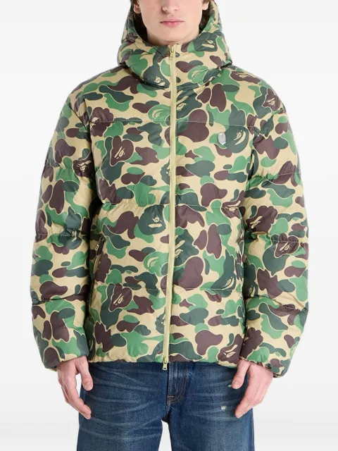 A BATHING APE® ABC 카모 프린트 후드 다운 재킷