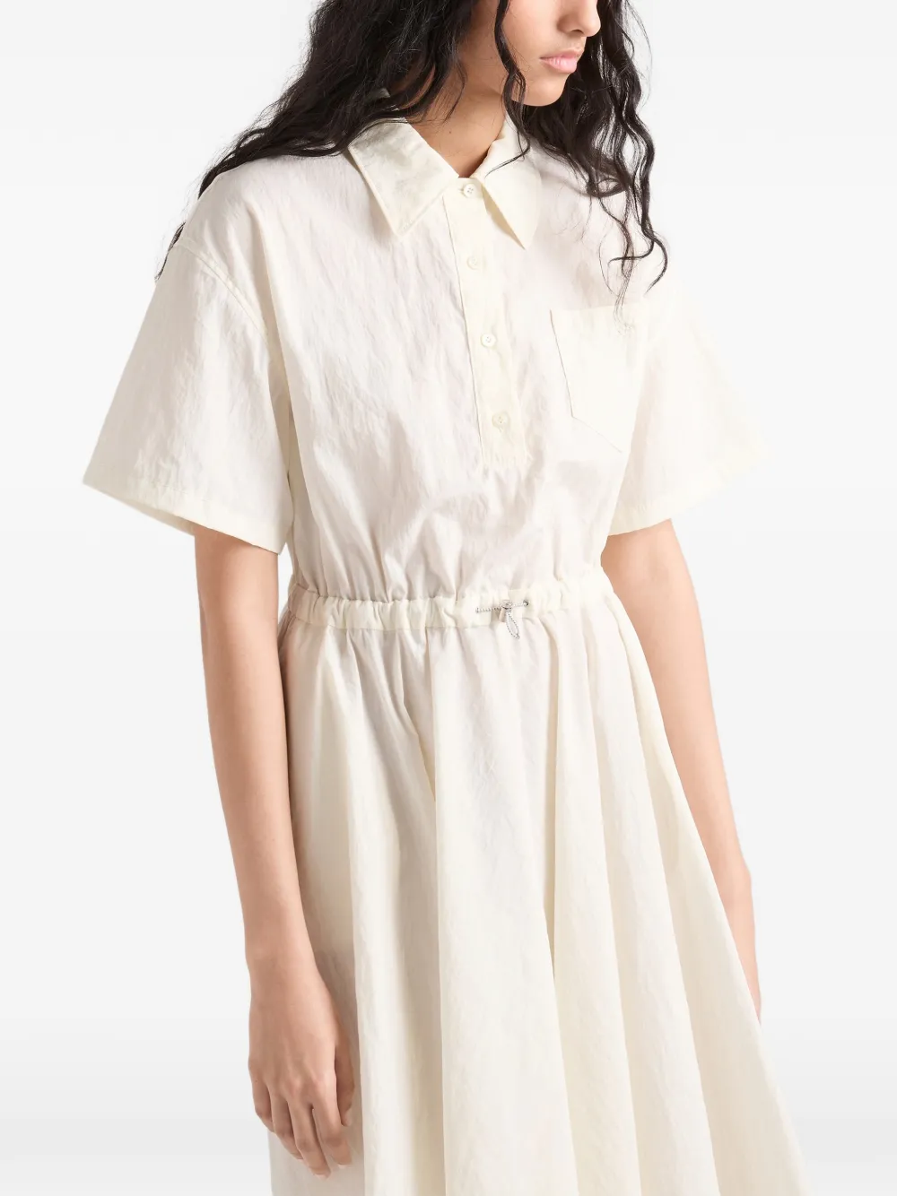 Prada Technische pongé jurk met korte mouwen Beige