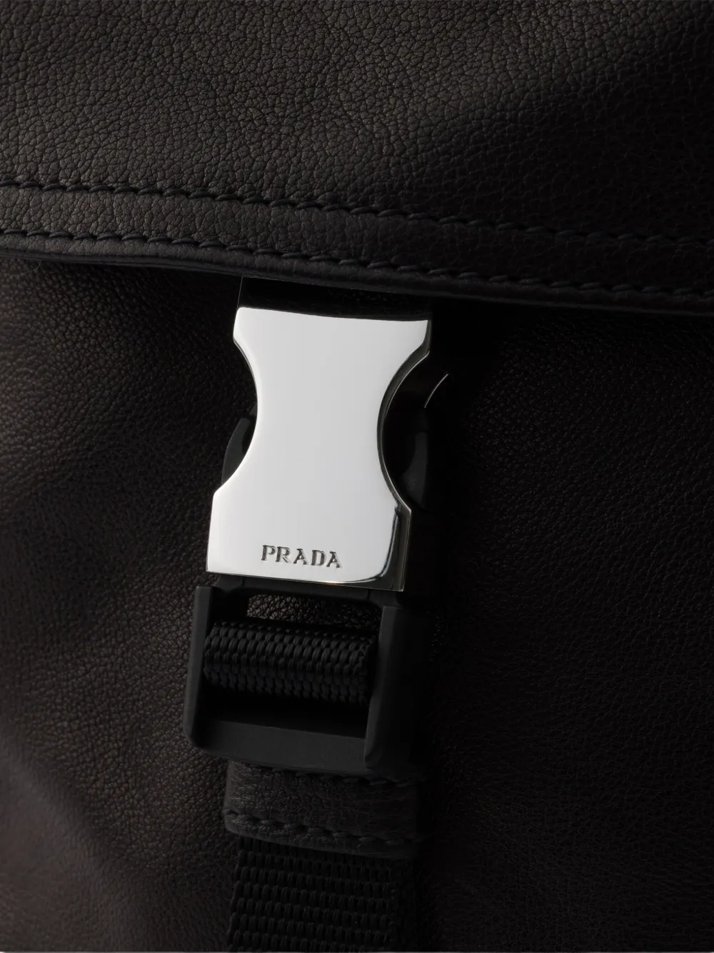 Prada エクスプローラ レザーバックパック | ブラック | FARFETCH JP