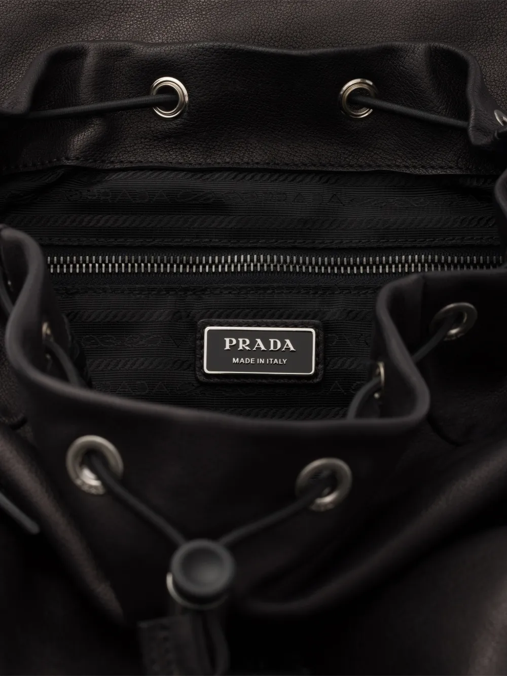 Prada エクスプローラ レザーバックパック | ブラック | FARFETCH JP