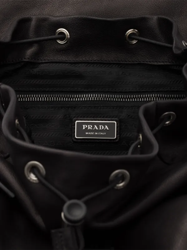 Prada エクスプローラ レザーバックパック | ブラック | FARFETCH JP