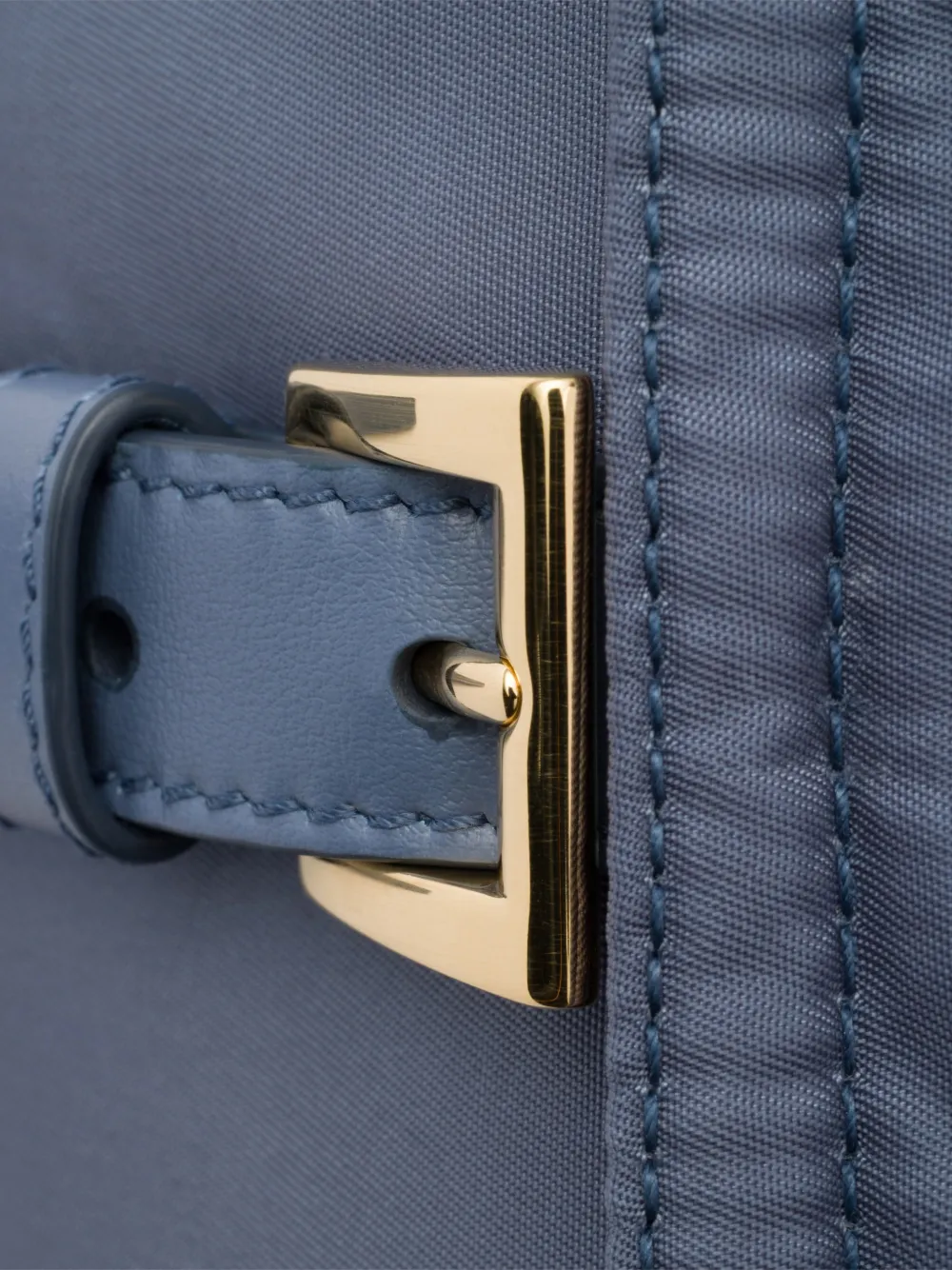 Prada Explore Re-Nylon medium schoudertas met klep Blauw