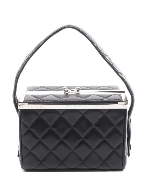 Chanel Pre-owned 1996-1997 Matelasse Leather Vanity Bag in Black