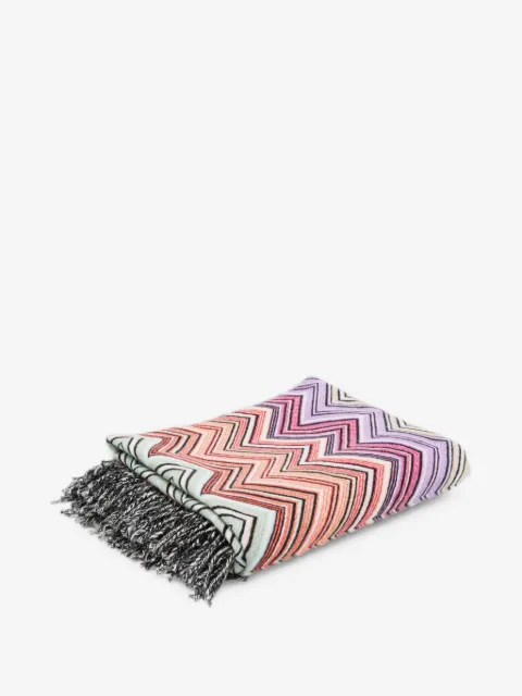 Missoni Home Perseo tæppe med frynser og zigzagmønster