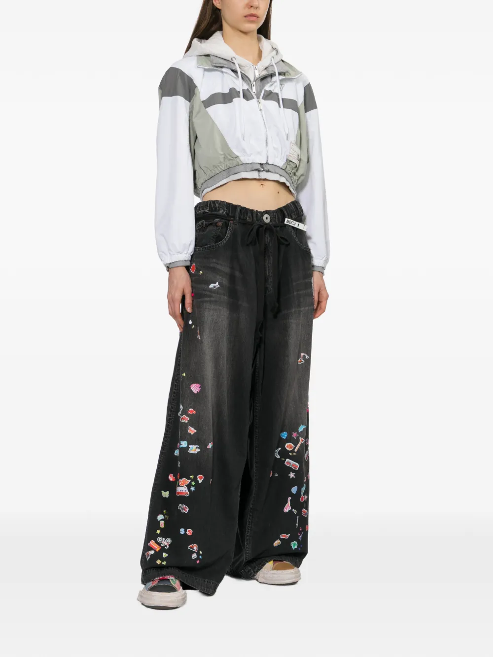  Maison Mihara Yasuhiro Vaqueros Con Pegatinas Estampadas - Negro 