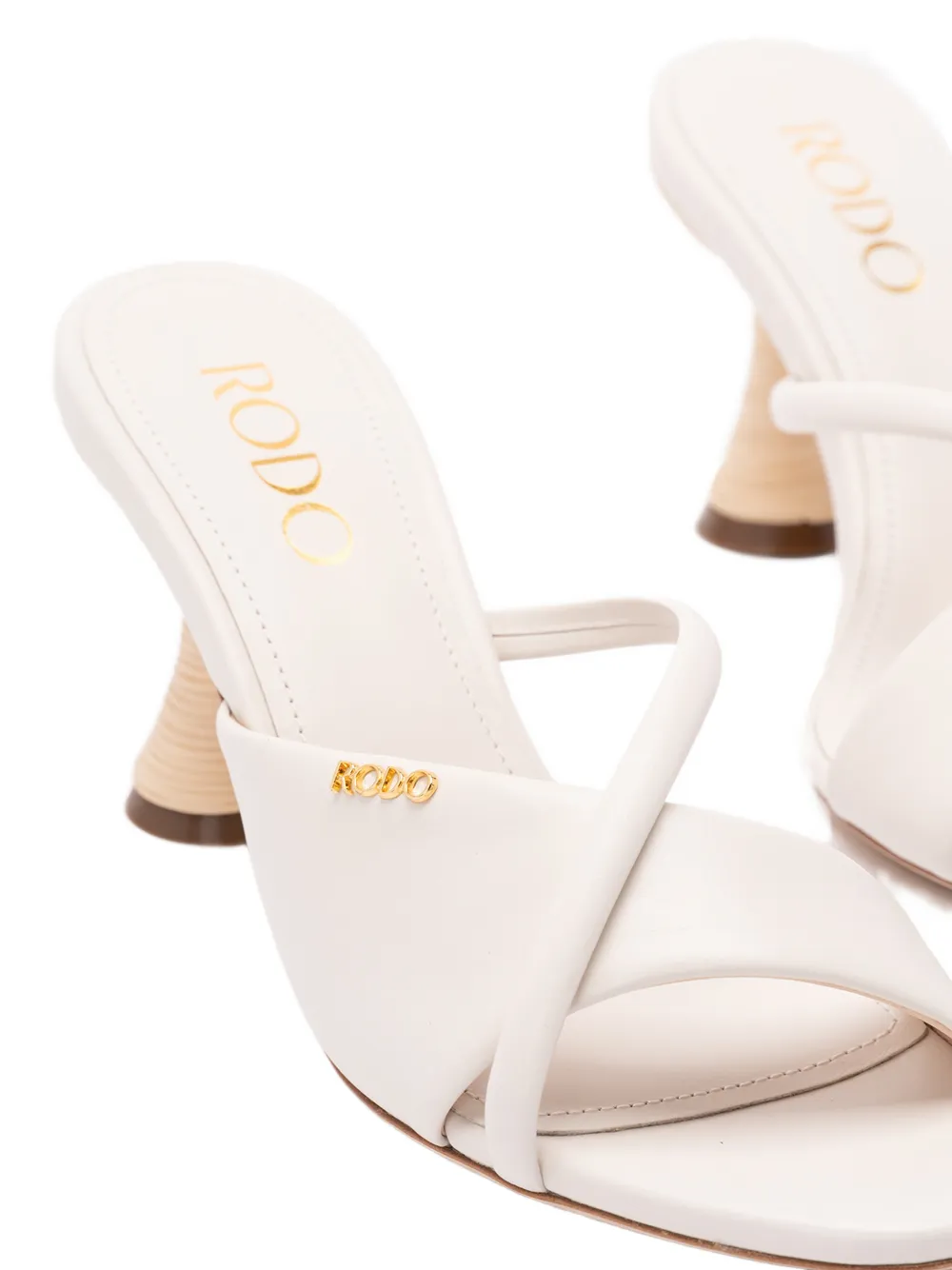 Rodo Sandalen met gekruist bandje Beige