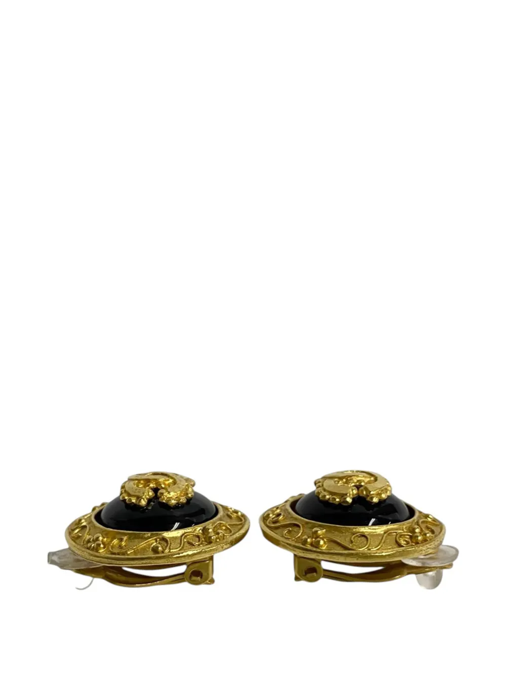  Chanel Pre-owned 1996 Cc Gold Plated And Enamel Round Button Clip On Earrings Costume Earrings - Black 