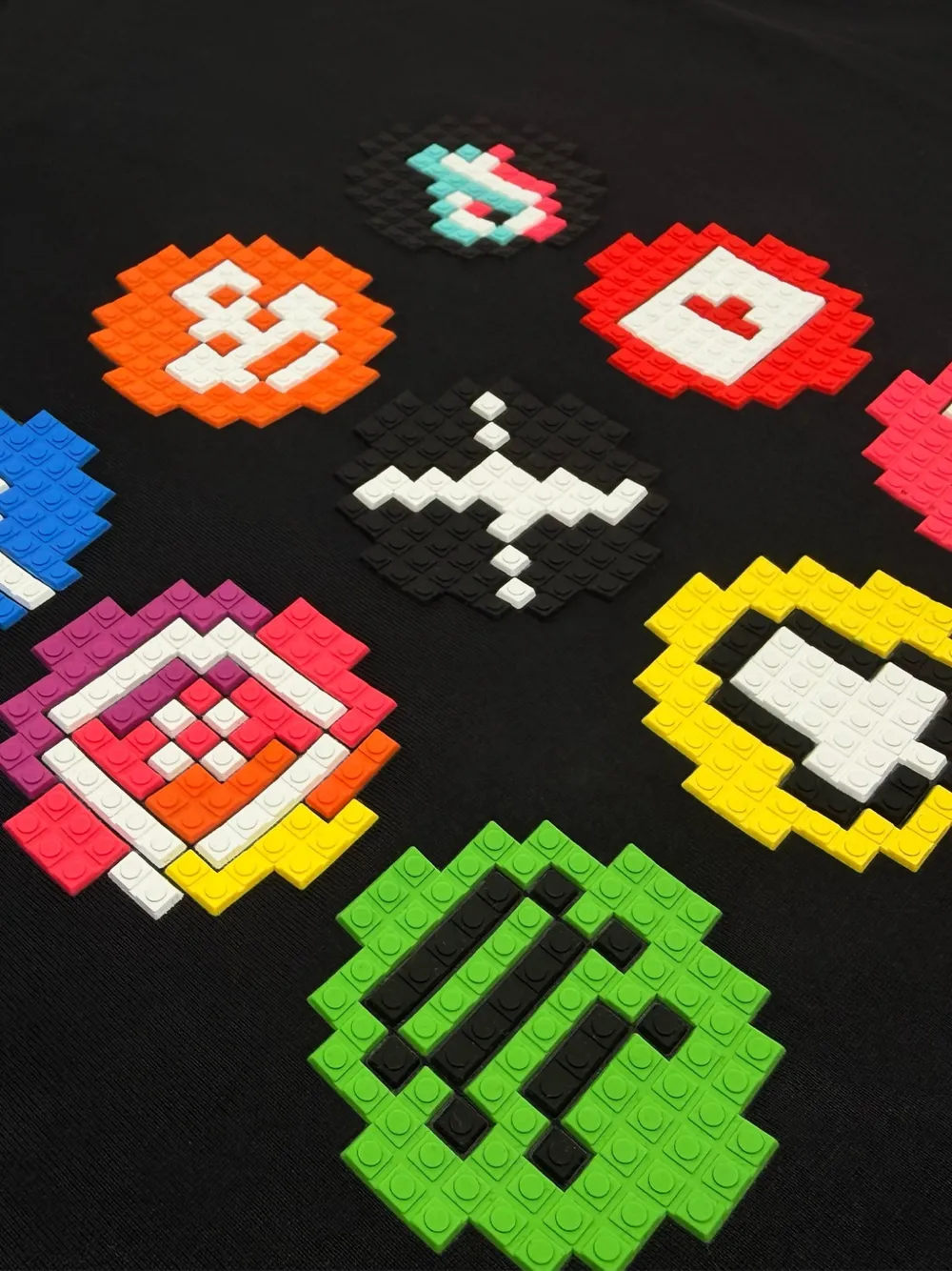 Mostly Heard Rarely Seen 8-Bit T-shirt met grafische print Zwart