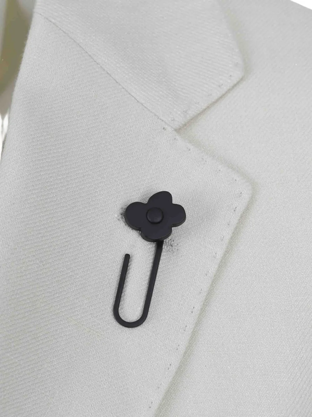Lardini Pak met enkele rij knopen en broche Beige