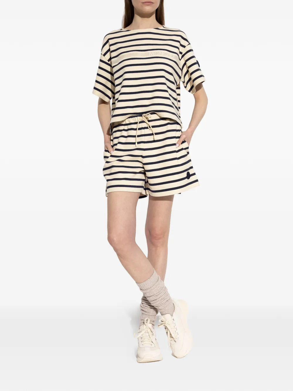 Moncler T-shirt met logoprint Beige