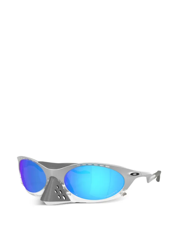 Oakley Plantaris Sunglasses | Silver | FARFETCH