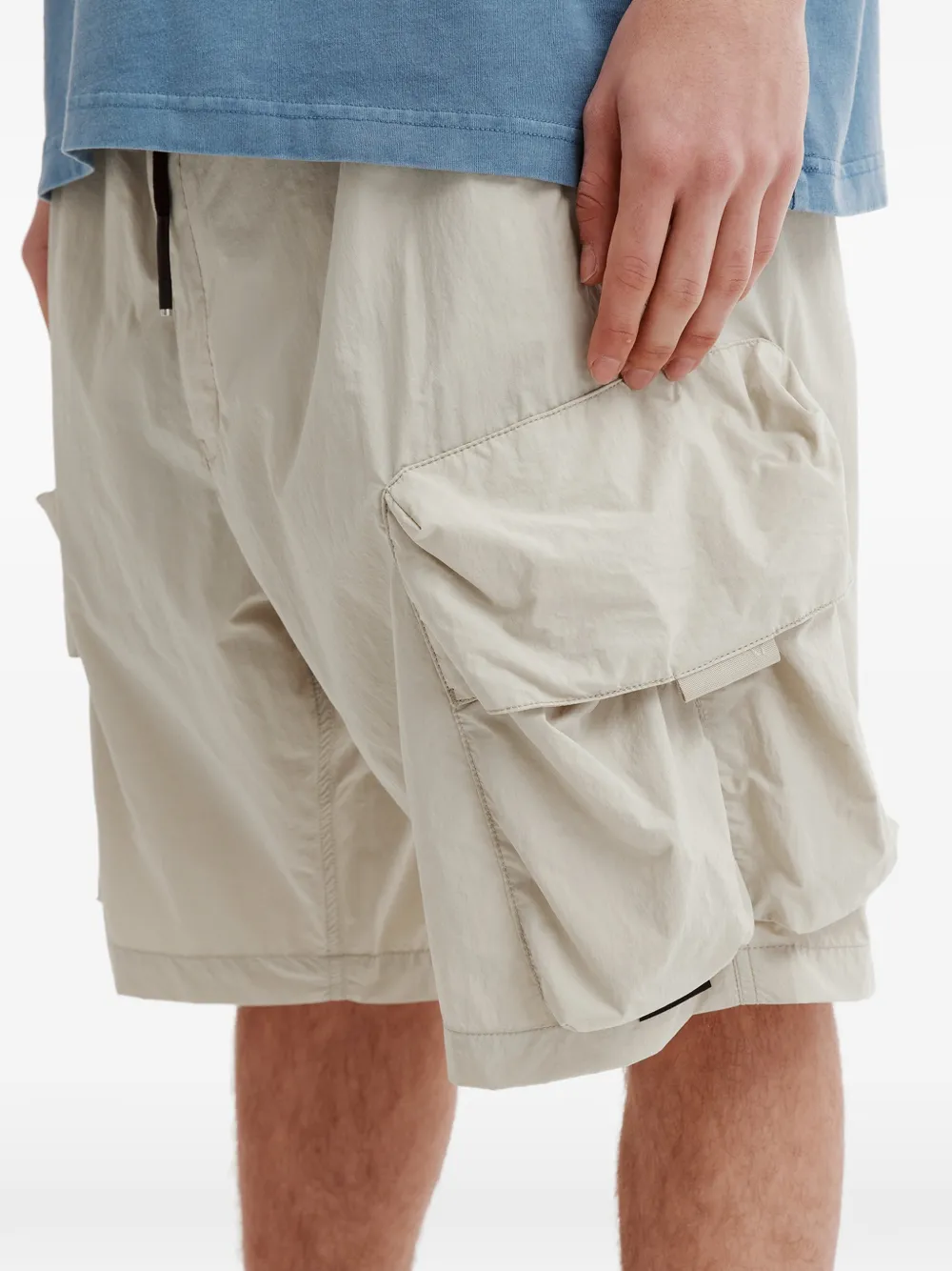  Izzue Cargo-pocket Shorts - Neutrals 
