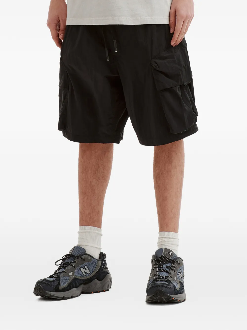 izzue Shorts met cargo zak Zwart
