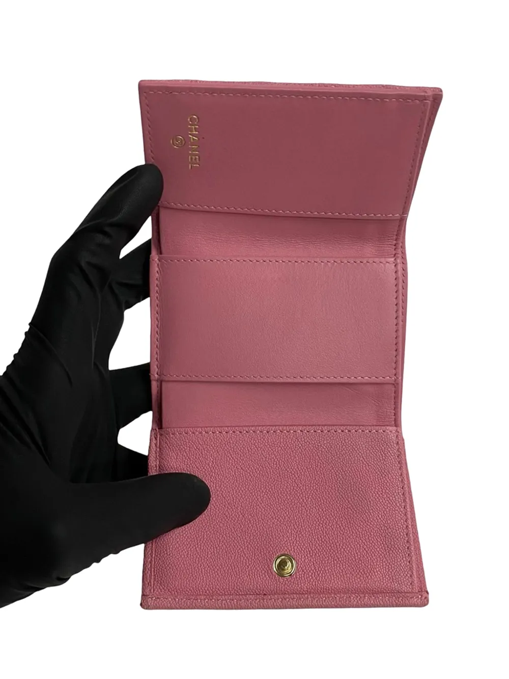  Chanel Pre-owned 2020 Quilted Caviar Boy Flap Compact Wallet Small Wallets - Pink 