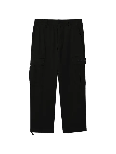 izzue logo-patch trousers