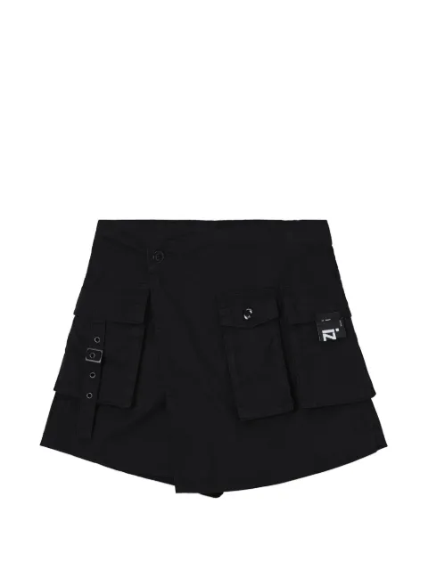 izzue bermudas con parche del logo