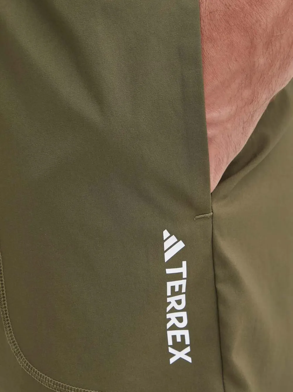 adidas Trainingsshorts met logo Groen