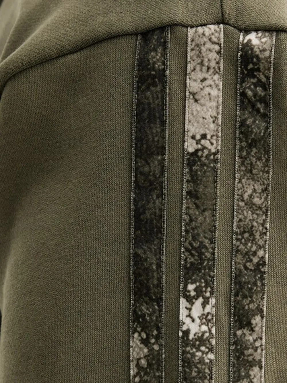 adidas Seasonal AOP hoodie met logoprint Groen