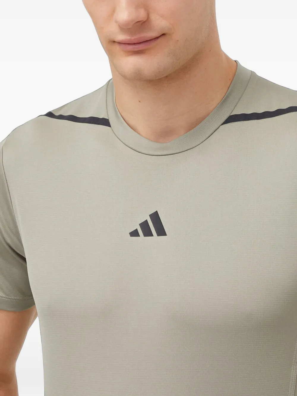 adidas T-shirt met drie strepen Grijs