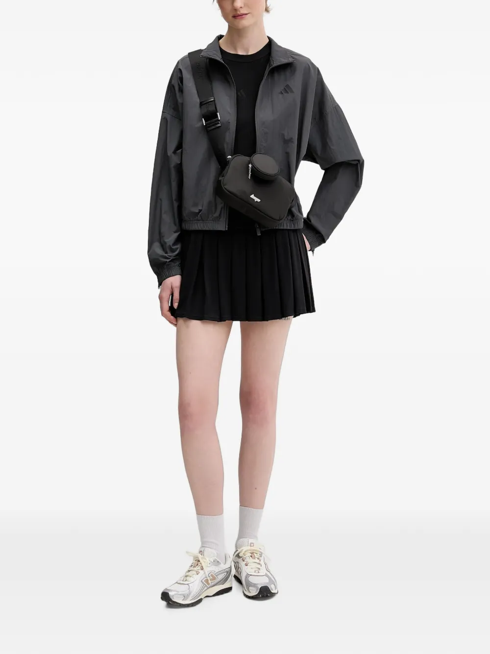 adidas City logo-print zip-up jacket Grijs