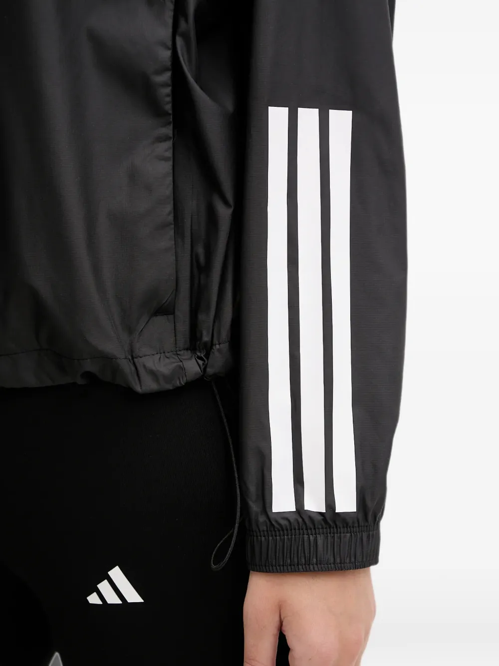 adidas logo-print windbreaker Zwart