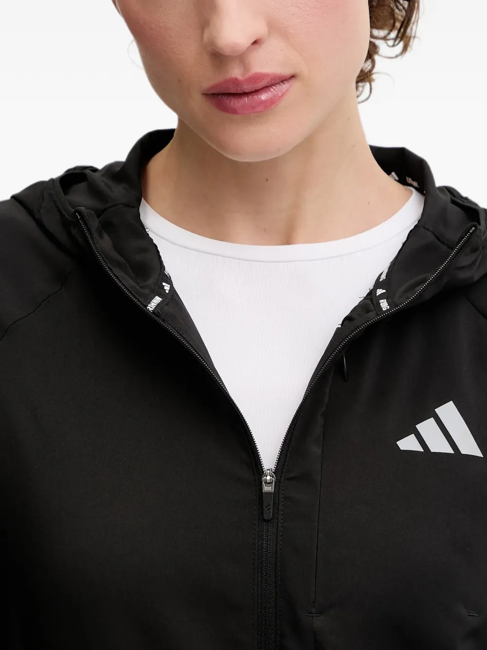 adidas logo-print hooded jacket Zwart