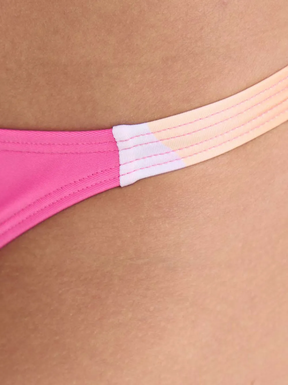 adidas City Escape Camo bikini met uitgesneden details en abstracte print Paars