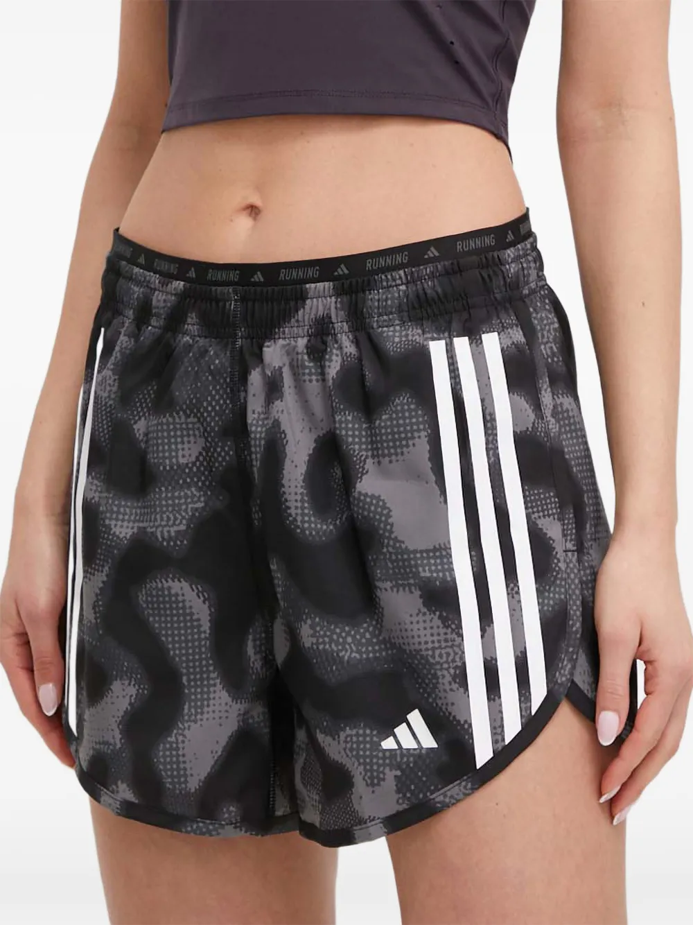 adidas Shorts mit Print - Schwarz
