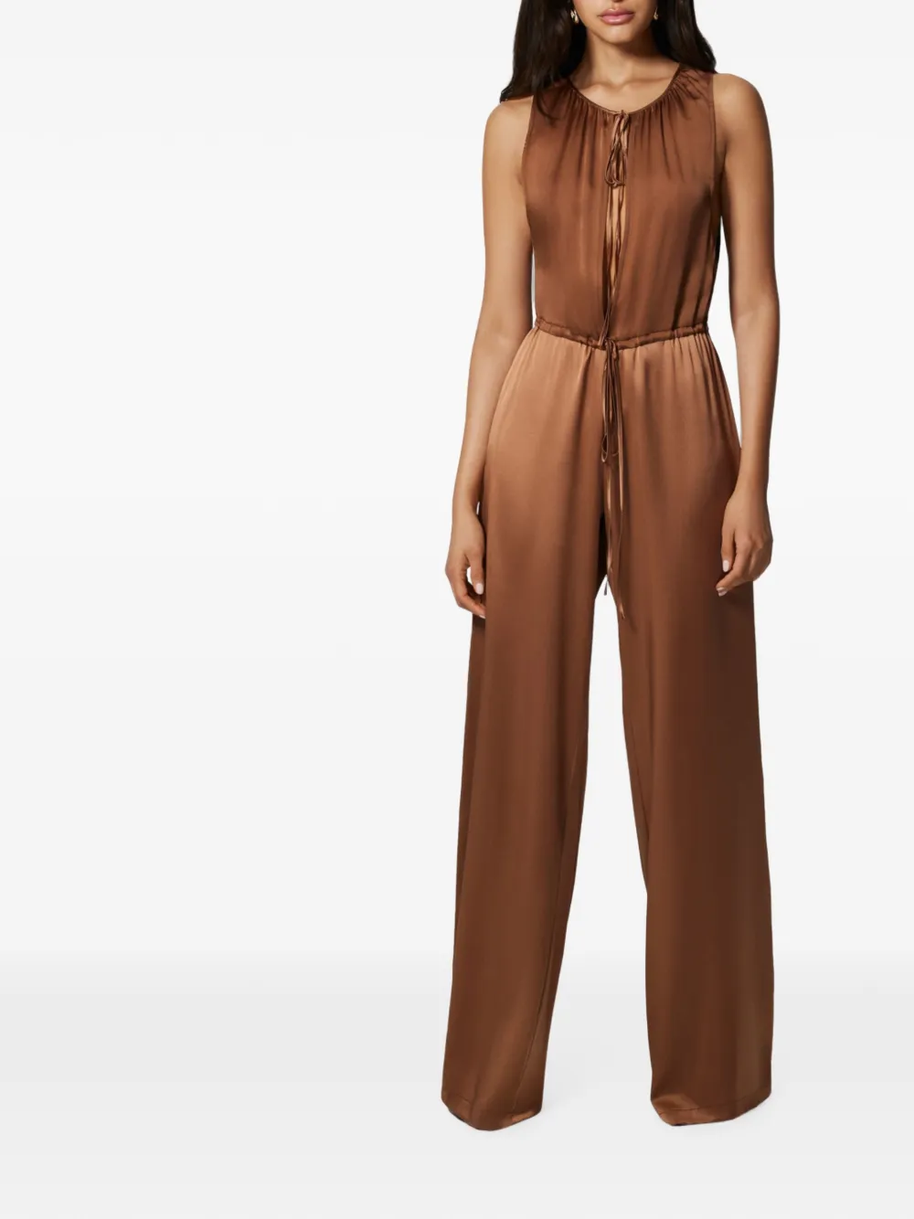 Kiki de Montparnasse Plissé jumpsuit met gestrikte hals Bruin