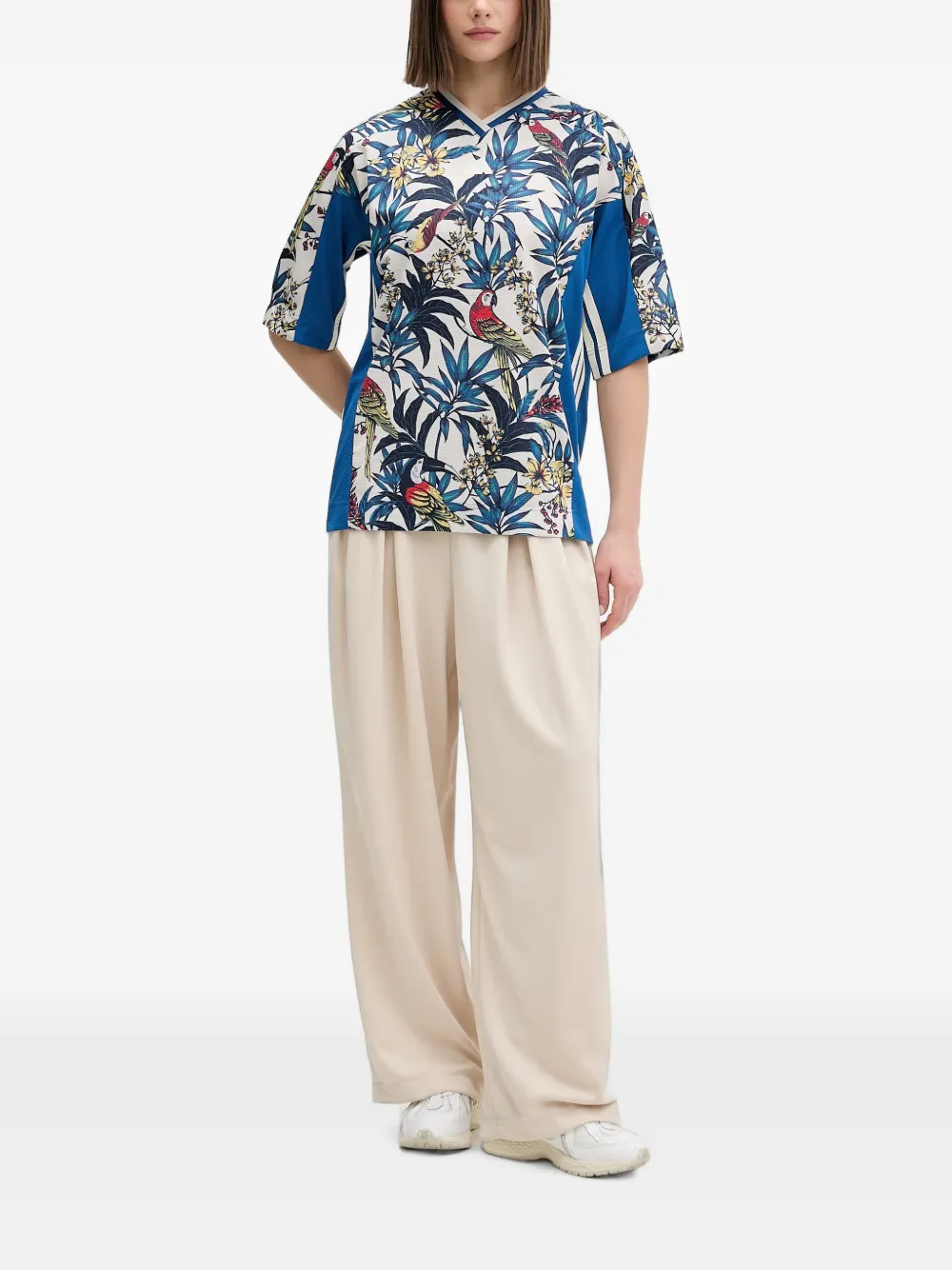 adidas x Farm Rio T-shirt a fiori con scollo a V - Blu