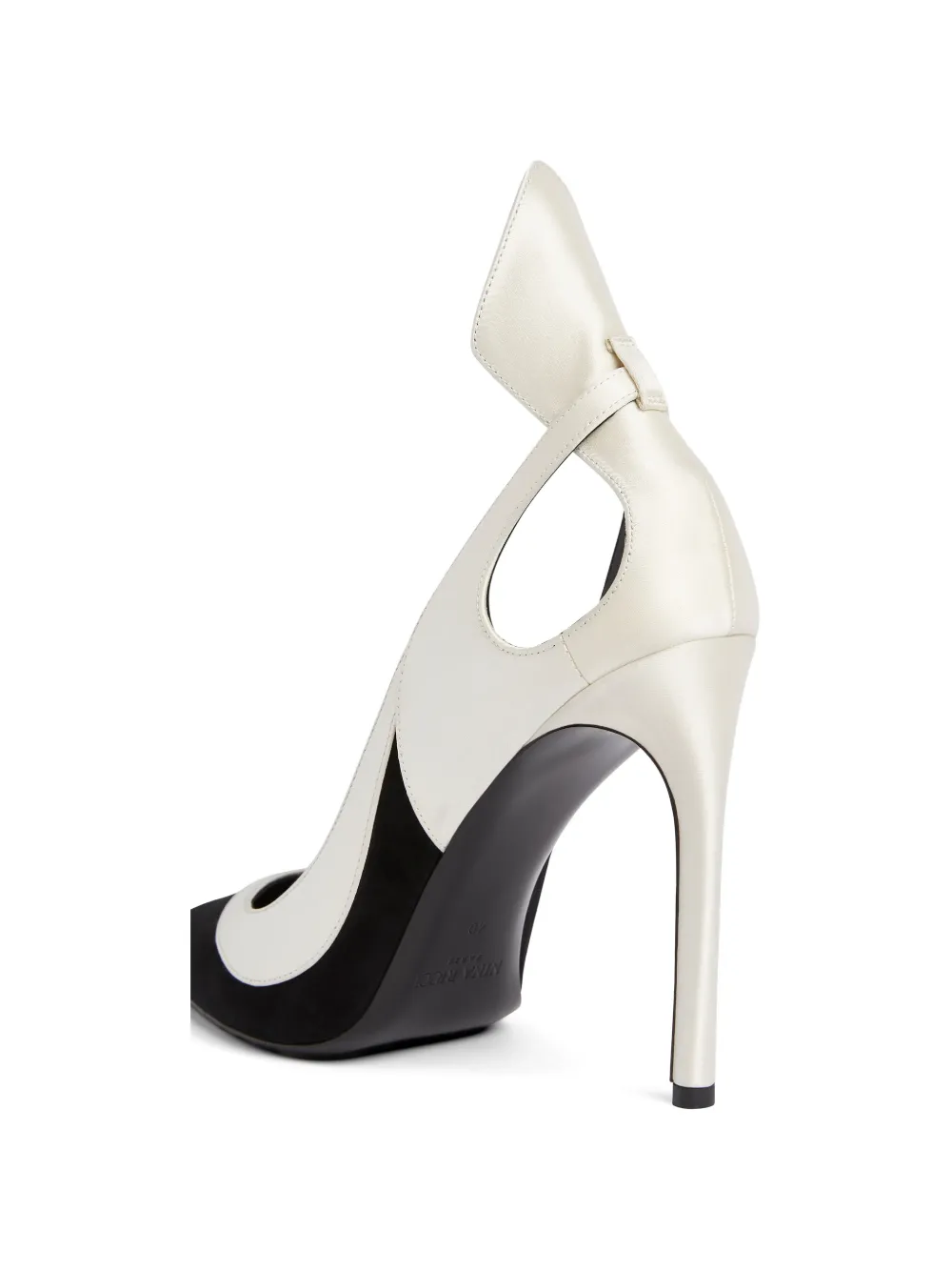 Nina Ricci Suède pumps Beige