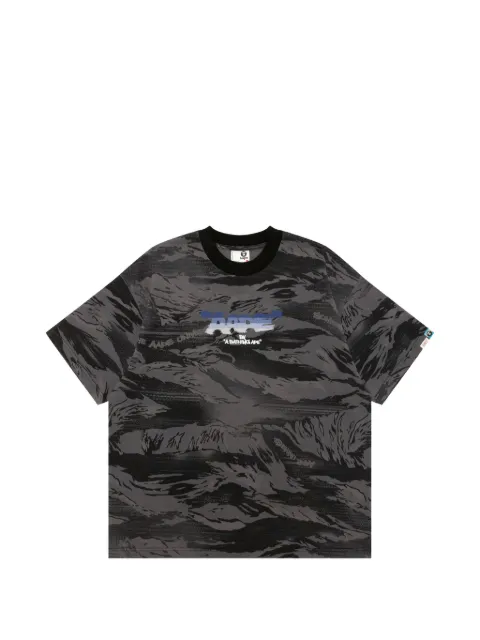 AAPE BY *A BATHING APE® playera con estampado militar