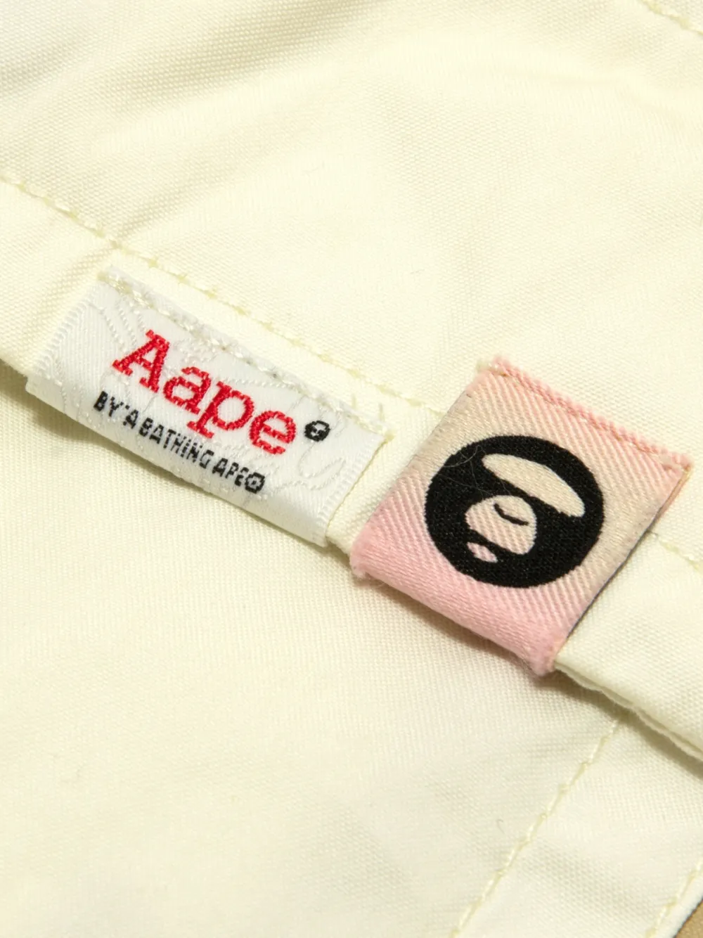 AAPE BY *A BATHING APE Shorts met logo-applicatie Beige