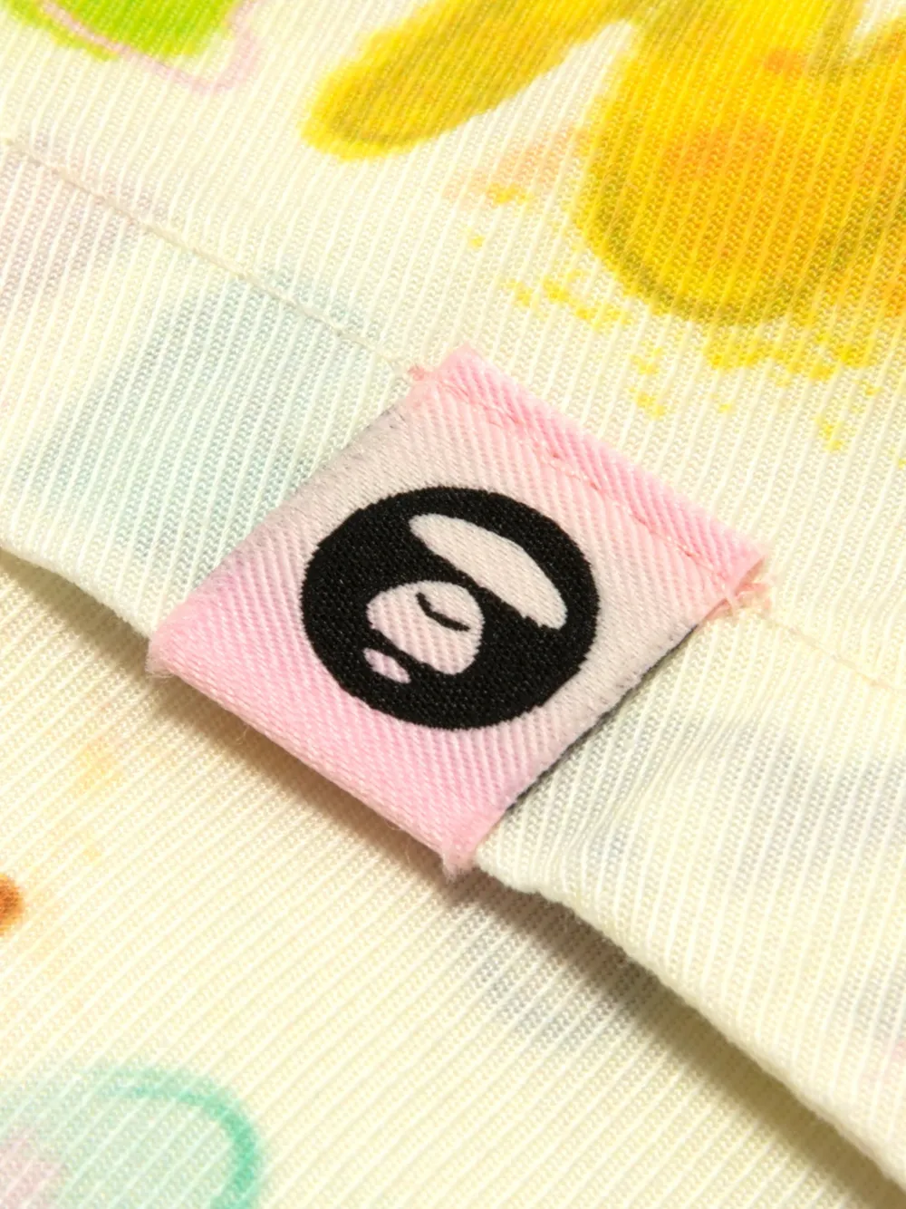 AAPE BY *A BATHING APE blouse met grafische print en korte mouwen Beige