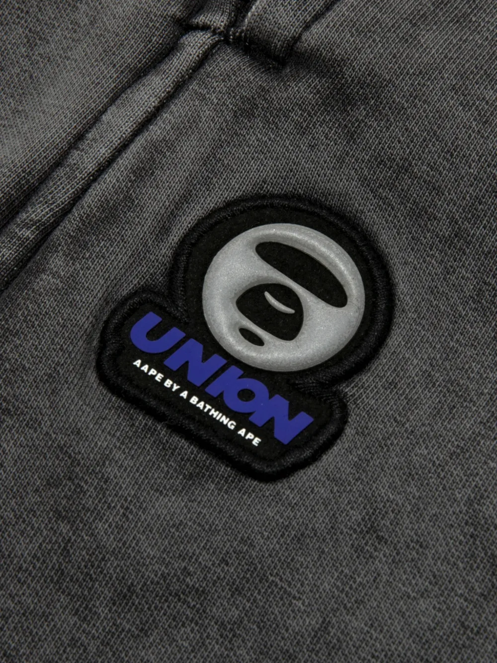 AAPE BY *A BATHING APE Broek met wijde pijpen en applicatie Grijs