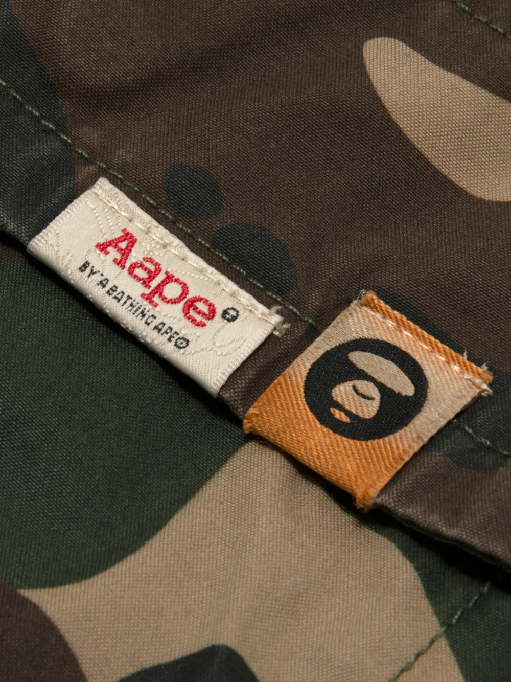 AAPE BY *A BATHING APE Shorts met camouflageprint Groen