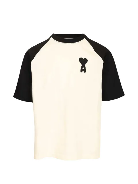 AMI Paris playera estilo boxy con motivo de corazón