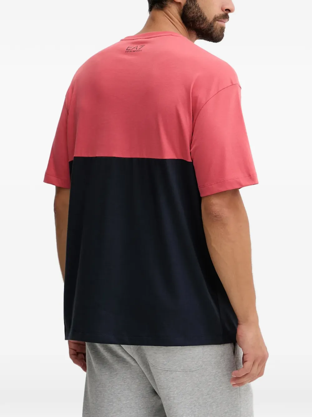 Ea7 Emporio Armani T-shirt met colourblocking en logopatch Roze