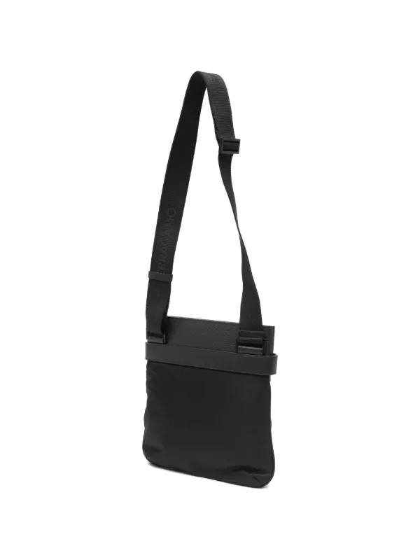Ferragamo レザー メッセンジャーバッグ Ferragamo ロゴ メッセンジャーバッグ | ブラック | FARFETCH JP