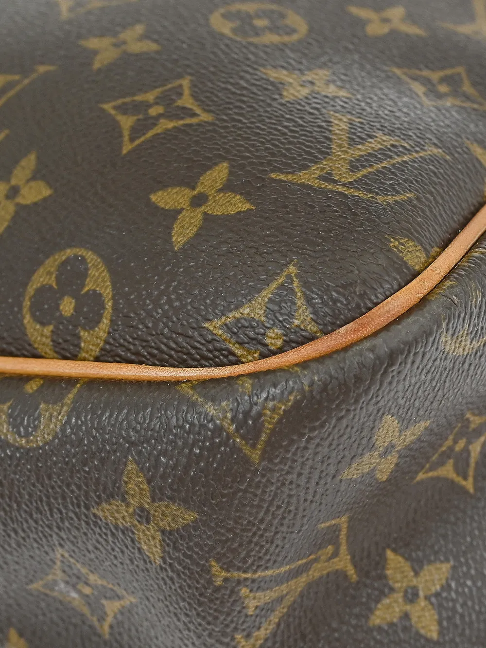 2002 Gm Reporter Monogram Shoulder Bag