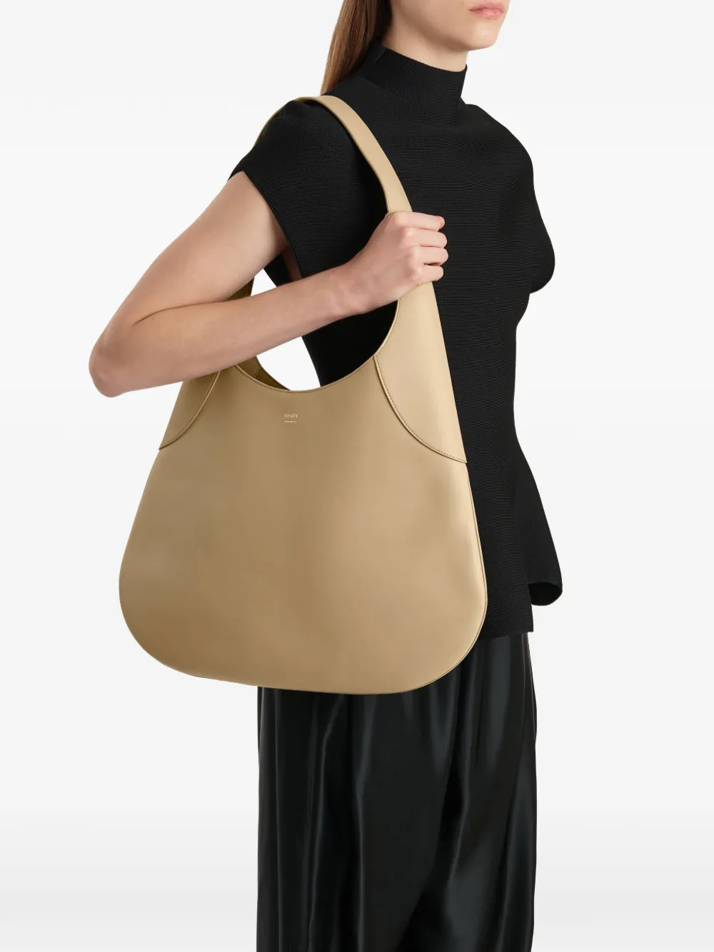 KHAITE Joan grote schoudertas Beige