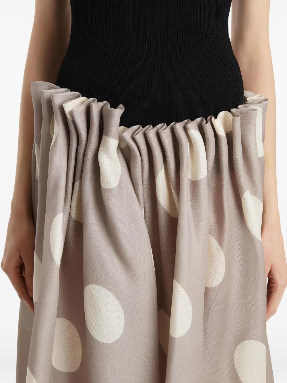KHAITE Gesmockte midi-rok met stippen Beige