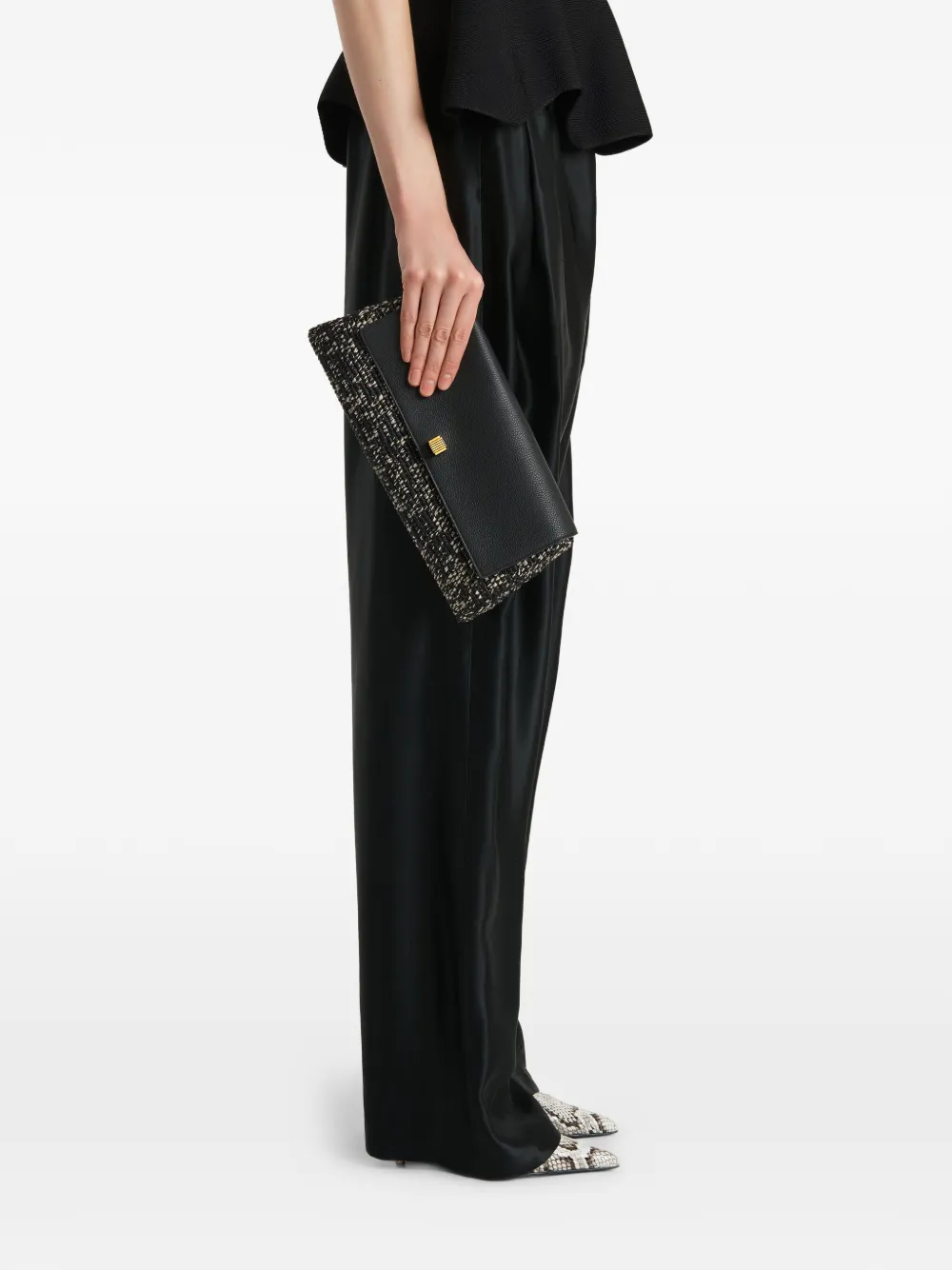 KHAITE Clutch met reliëf Zwart