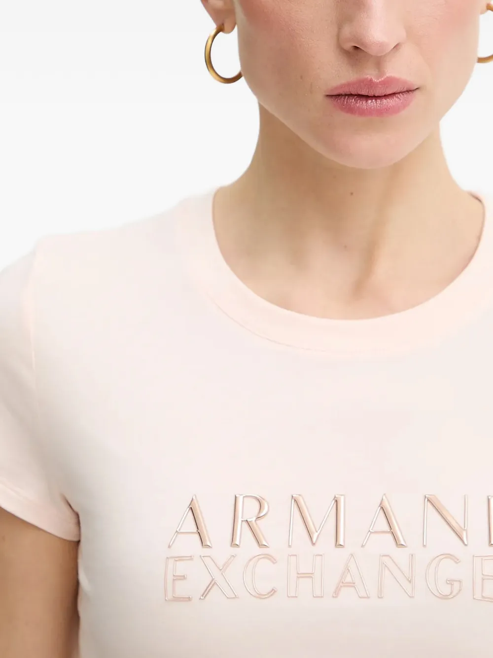 Armani Exchange T-shirt met geborduurd logo Roze