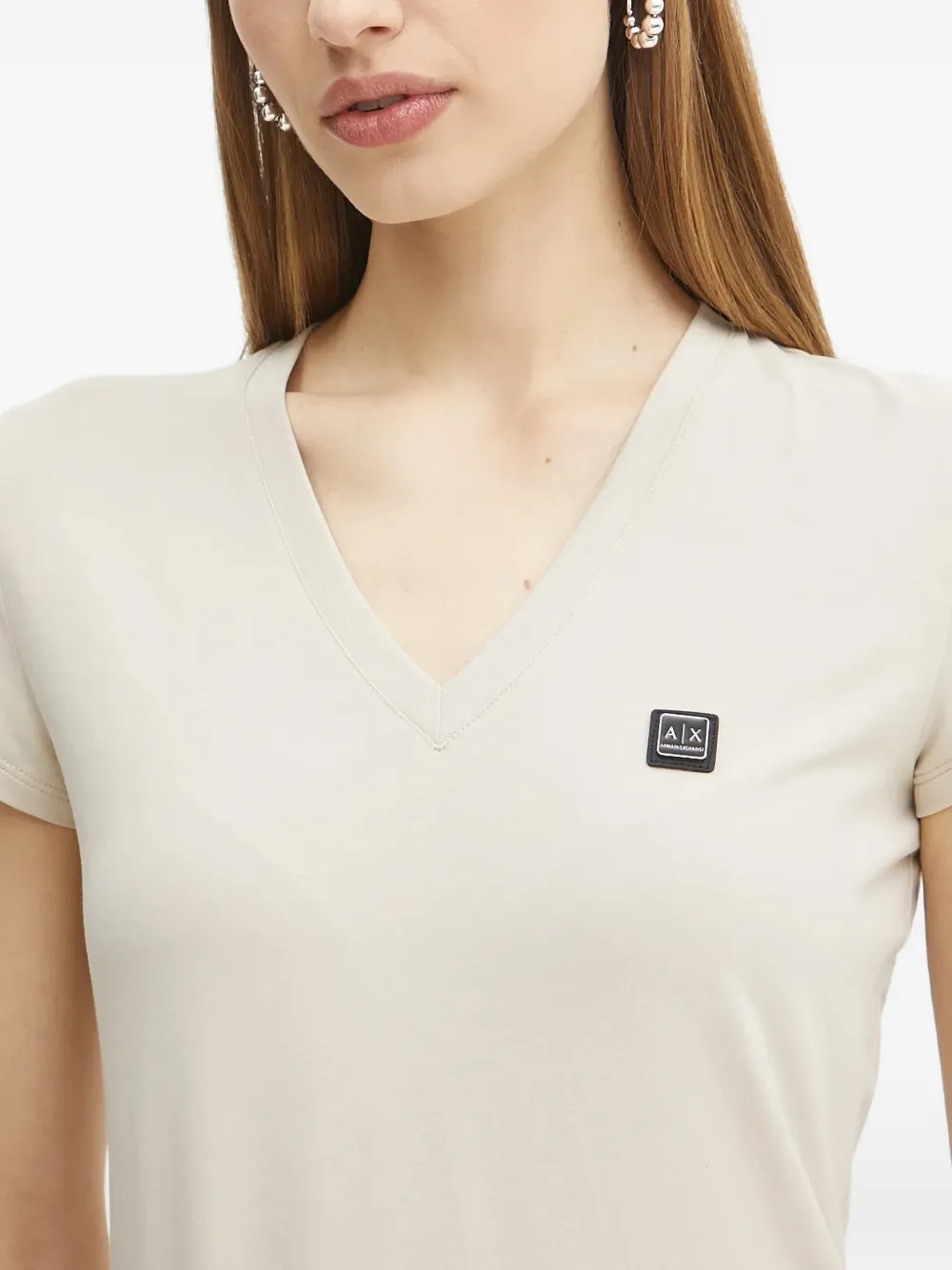 Armani Exchange T-shirt met V-hals en logopatch Beige