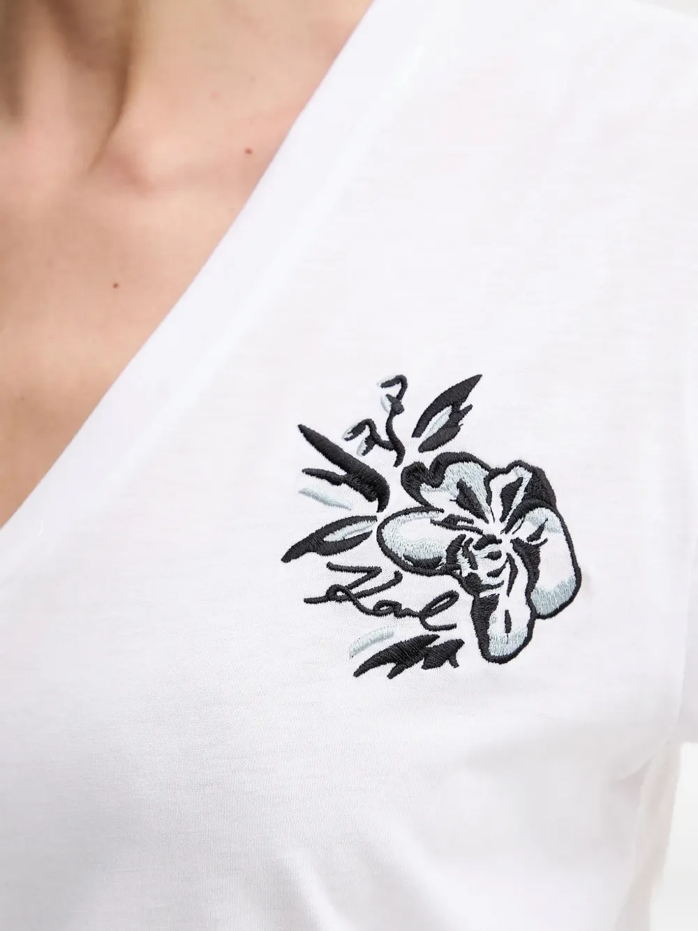 Karl Lagerfeld T-shirt met V-hals en borduurwerk Wit