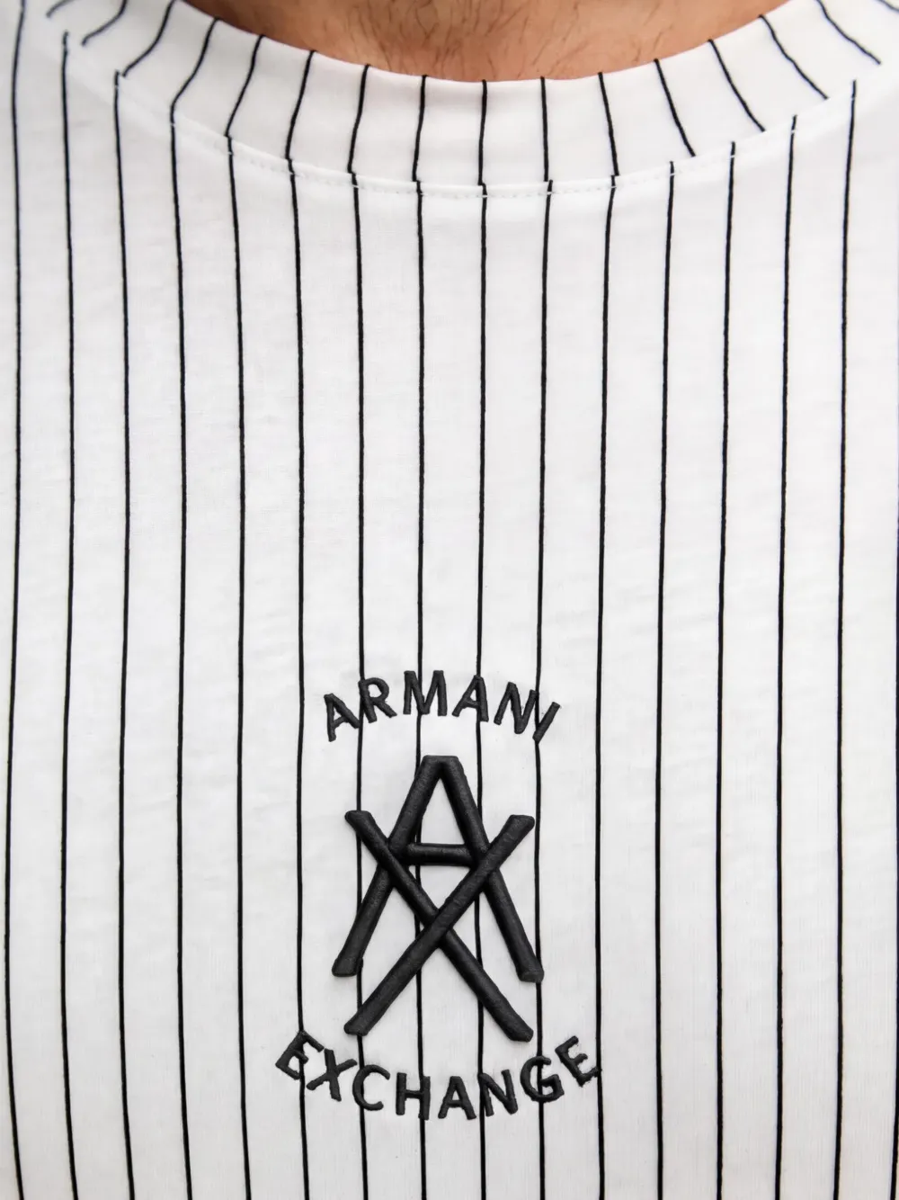 Armani Exchange T-shirt met krijtstreep en logoprint Wit