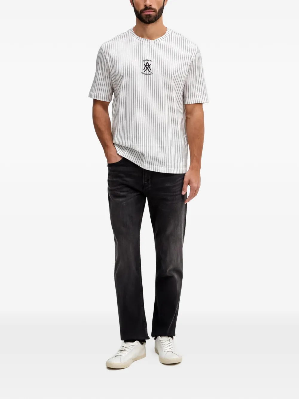 Armani Exchange T-shirt met krijtstreep en logoprint Wit