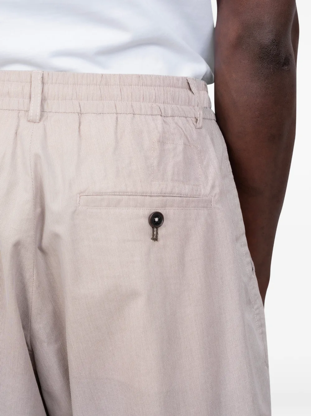 Universal Works Geplooide shorts Beige