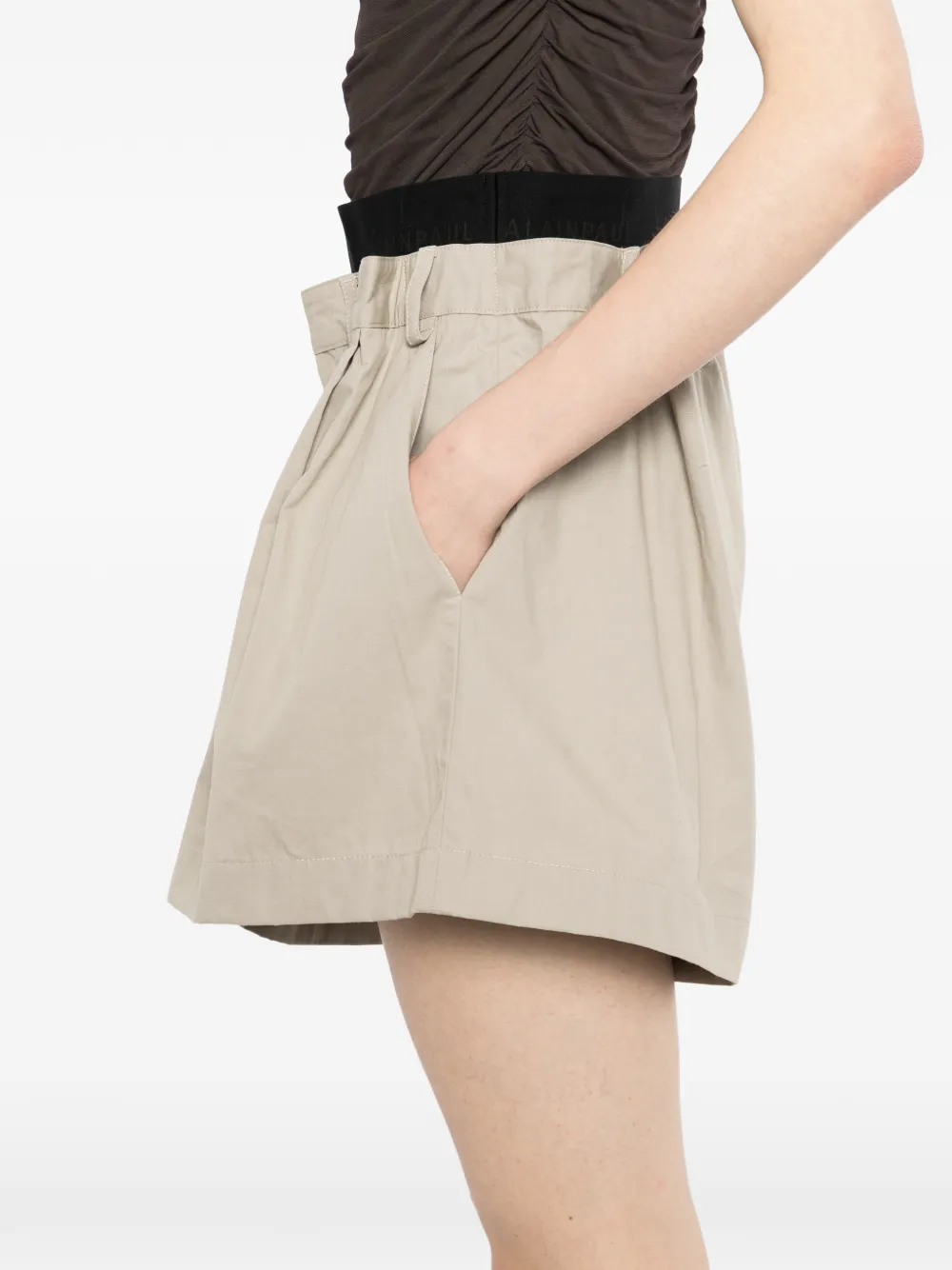 ALAINPAUL Shorts Beige
